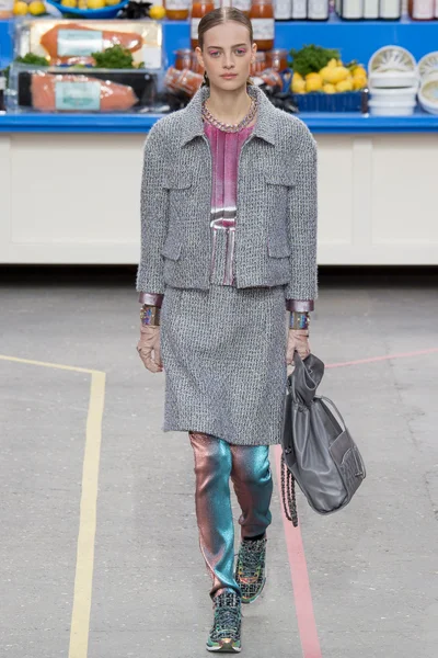 Look 19
